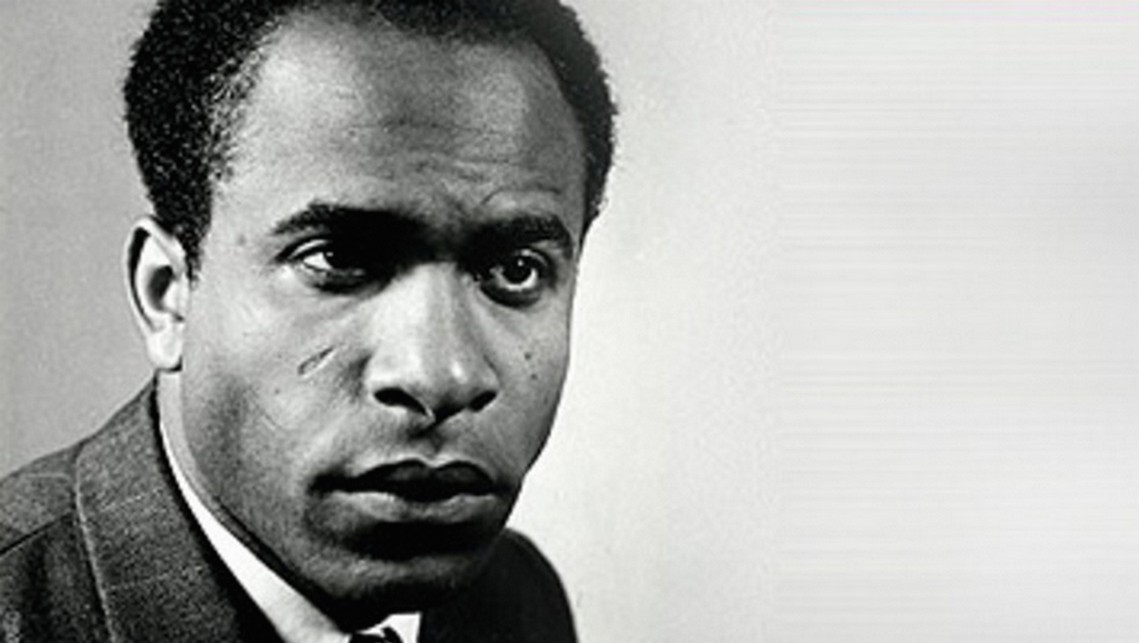 Lire Frantz Fanon et comprendre le comportement et le rapport de l'immigré haïtien face à la réalité de son pays